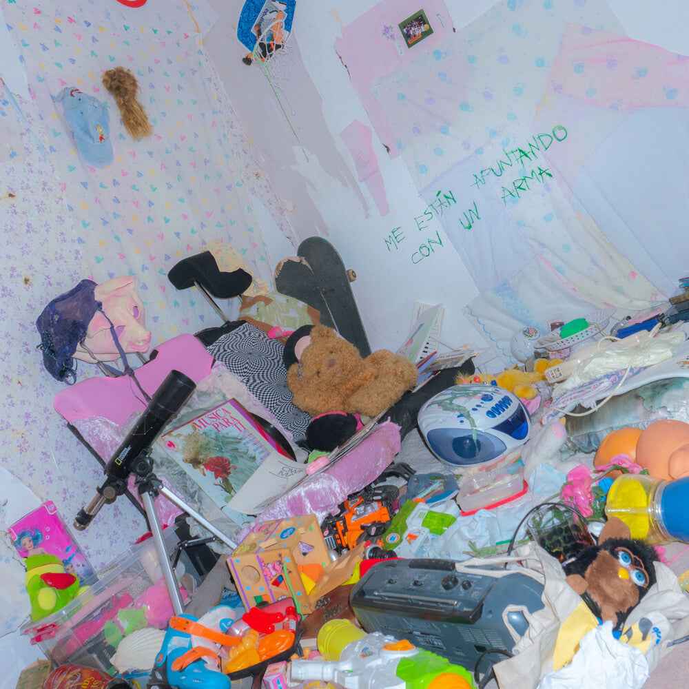Me Estan Apuntando Con Un Arma [Colored Vinyl] (Post) (Wht)