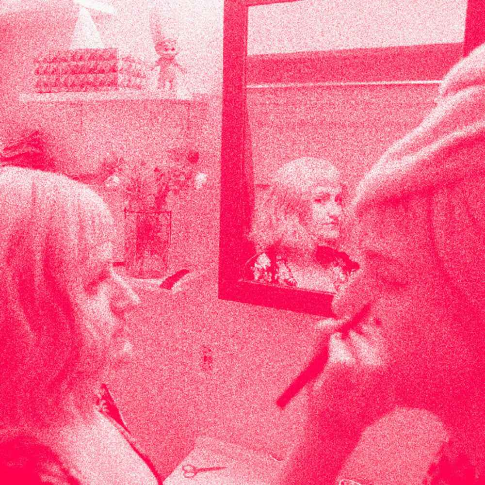 How To Kiss [Red/White]