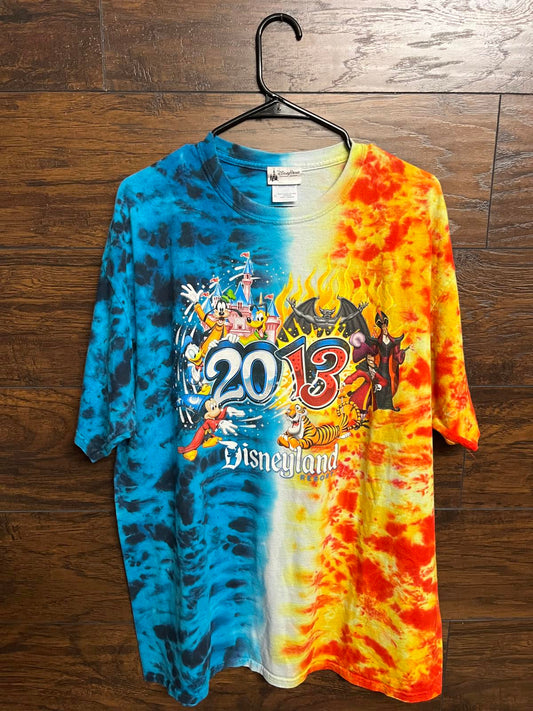 Disney Parks 2013 Good vs Evil T-shirt Disneyland Resort XL